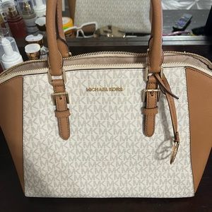 BRAND NEW Michael Kors medium sized tote!